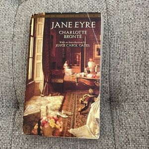 📣$5 Holla…Bundle 4+more $5 hollas and I’ll add $5.95 shipping before checkout.